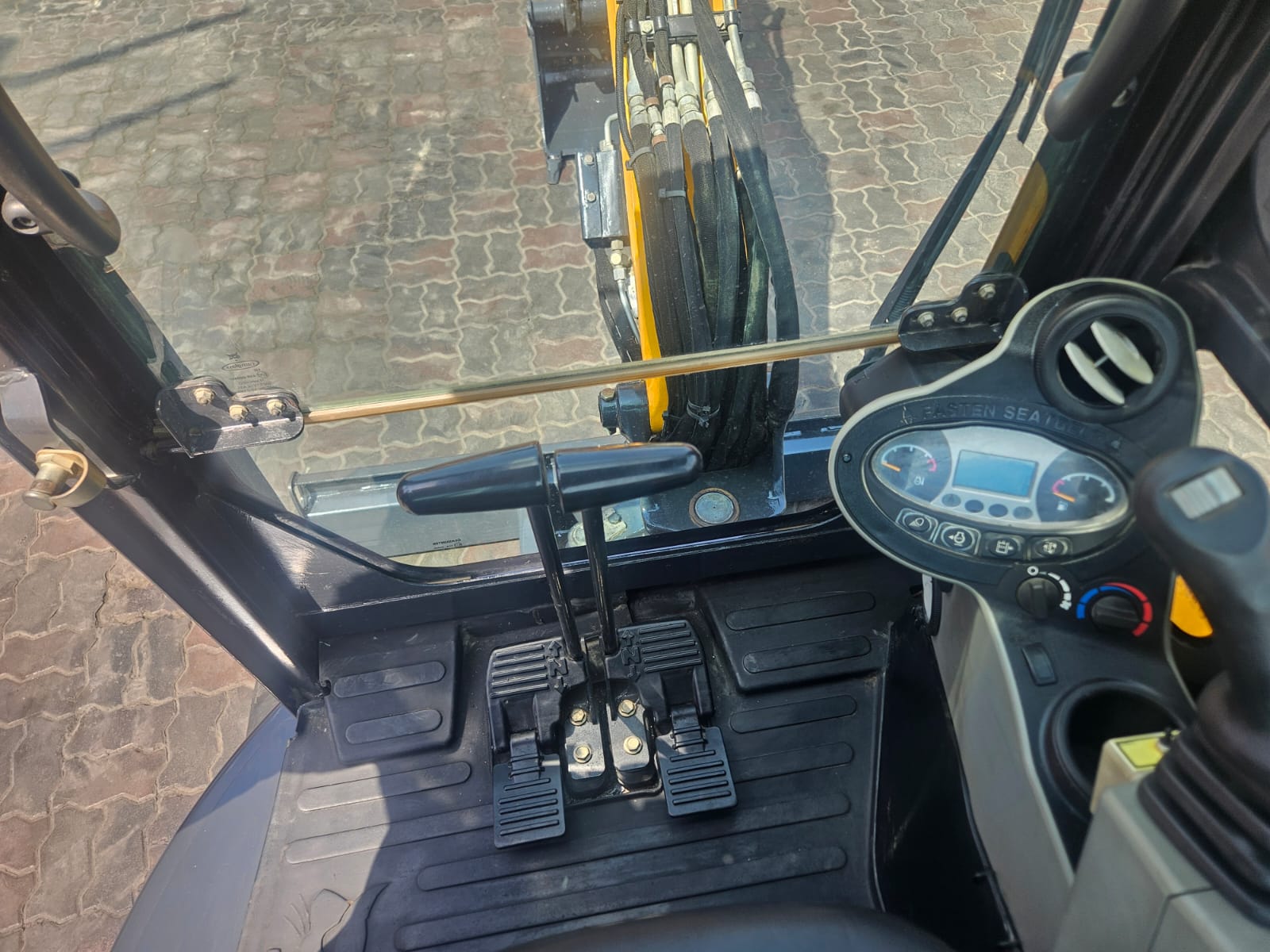 1c1f04b1-c663-4578-b6b1-595a78a85bbb