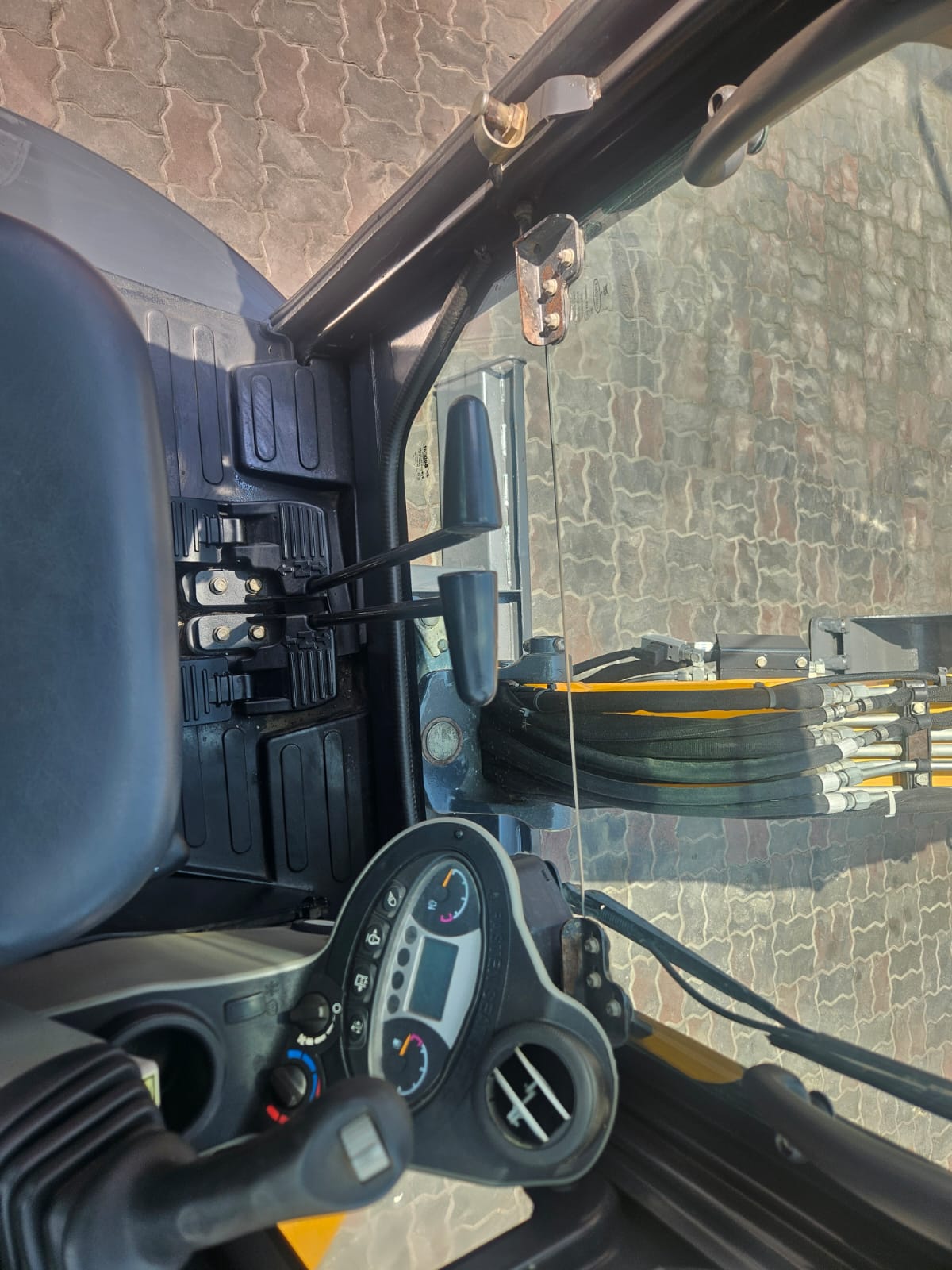 b351087e-9db2-4c62-91d1-0d230915745e